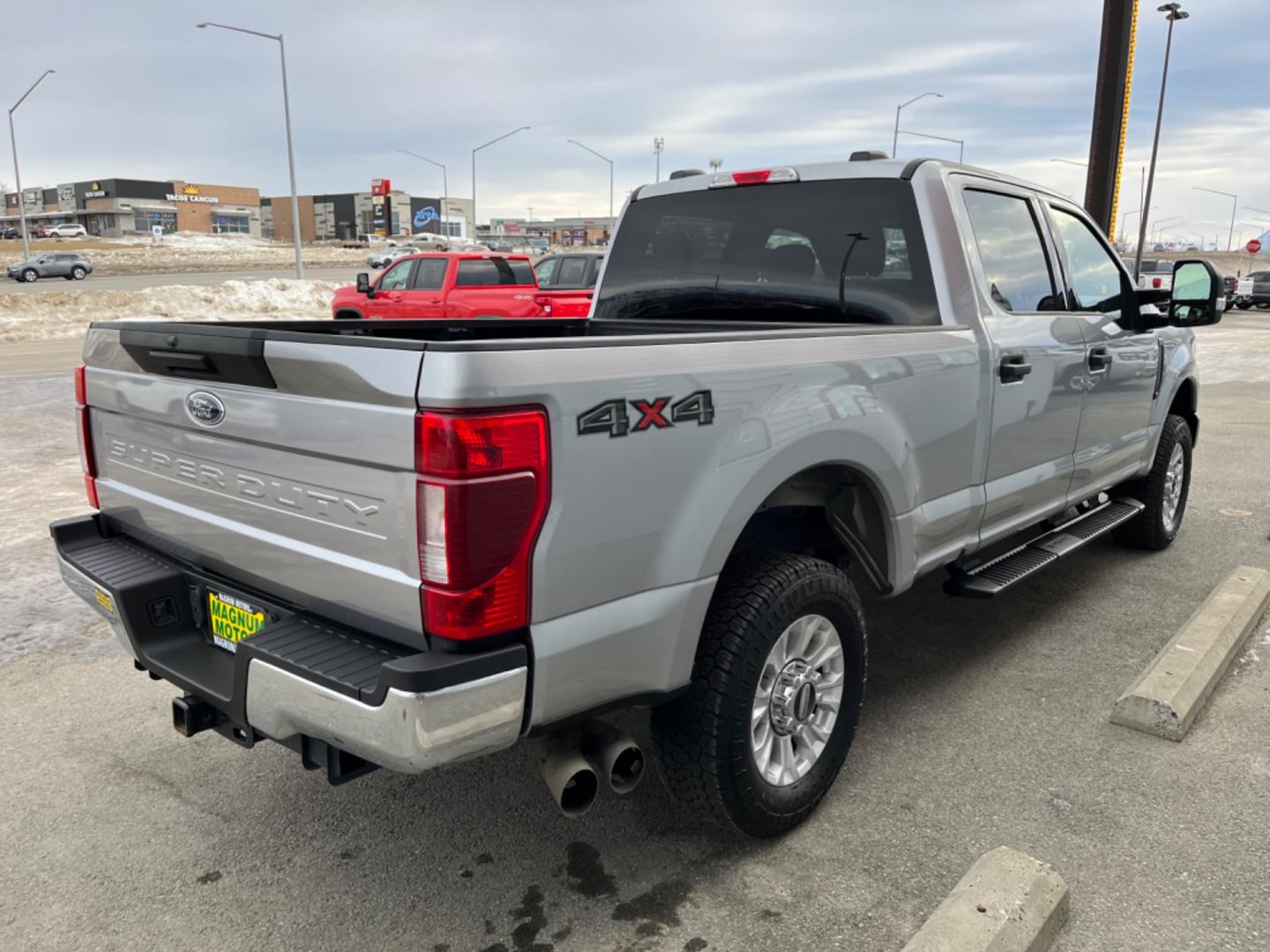 2022 Silver Ford F-250 SD XLT Crew Cab 4WD (1FT7W2BT6NE) with an 6.7L V8 OHV 16V DIESEL engine, 6A transmission, located at 1960 Industrial Drive, Wasilla, 99654, (907) 274-2277, 61.573475, -149.400146 - Photo#4